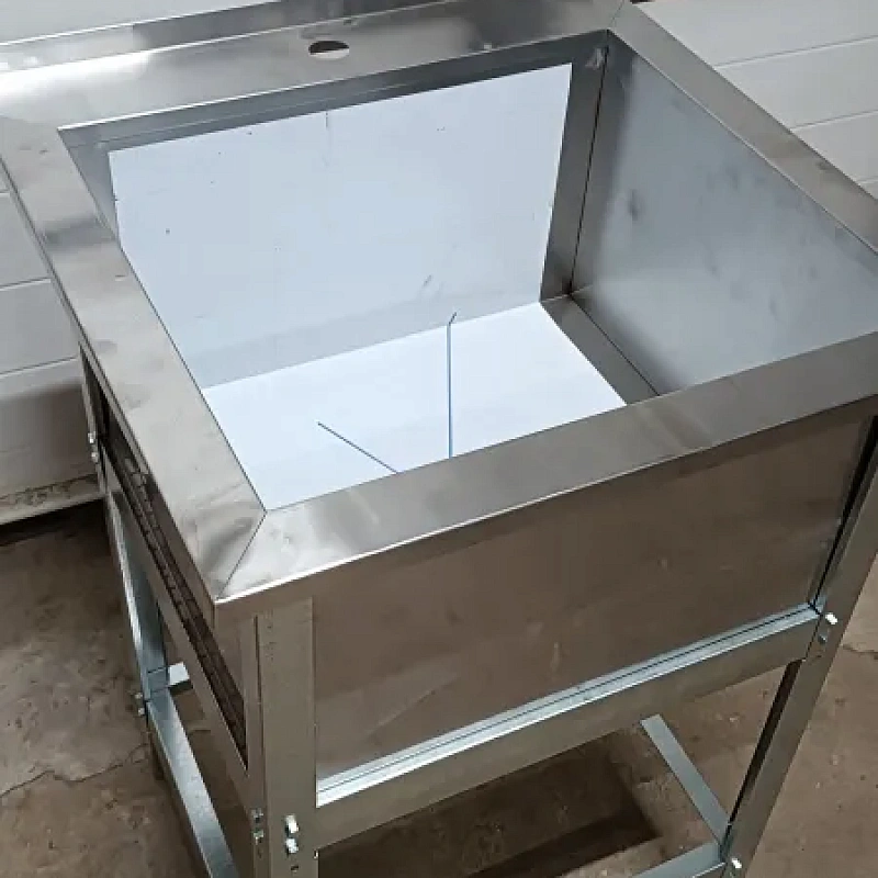 Ванна моечная из нержавеющей стали 500х500 с бортом и отверстием под смеситель