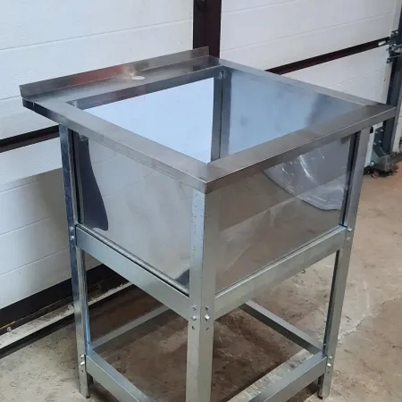 Ванна моечная из нержавеющей стали 600х600 с бортом и отверстием